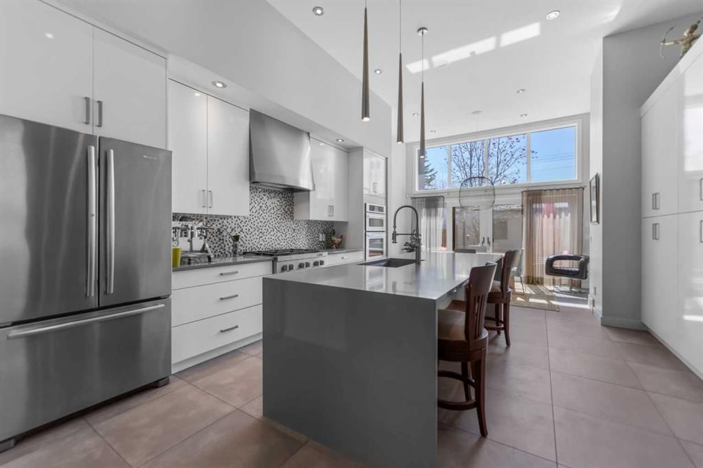 831 22 Avenue NW, Calgary — photo 5 of 41