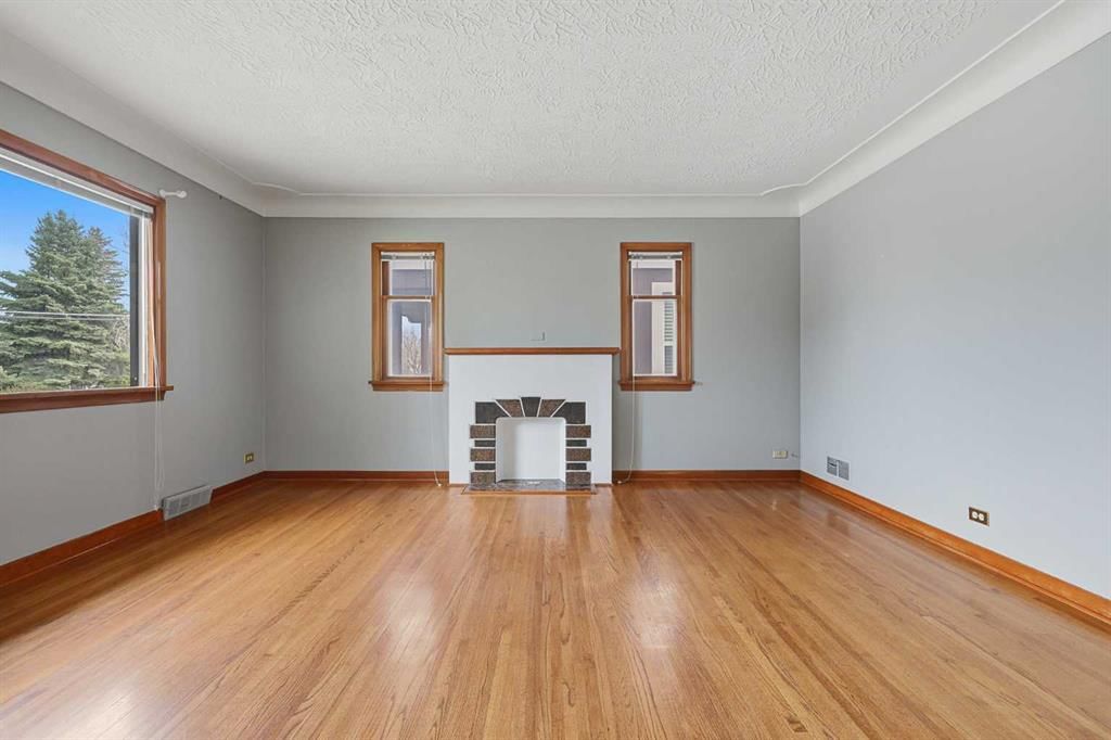 1019 8 Avenue NE, Calgary — photo 2 of 43