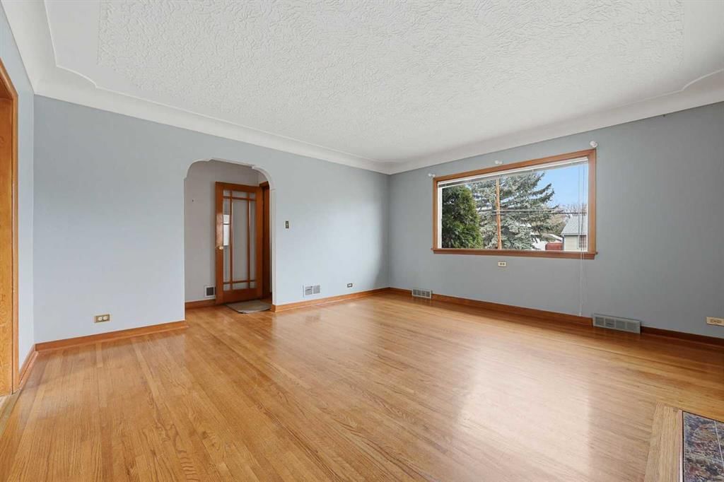 1019 8 Avenue NE, Calgary — photo 4 of 43