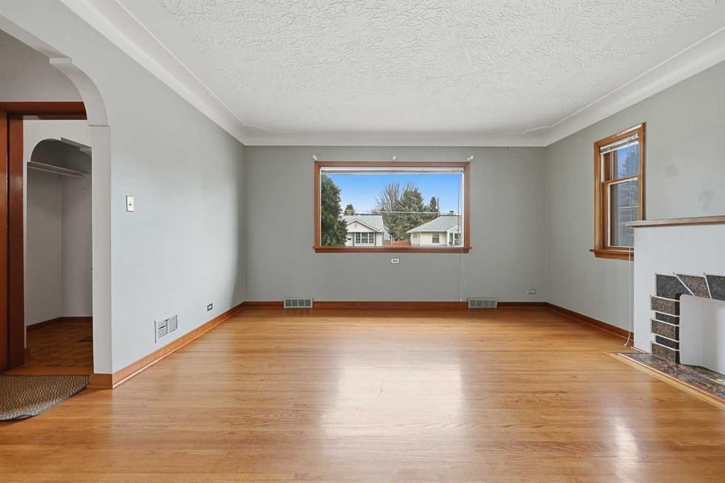1019 8 Avenue NE, Calgary — photo 5 of 43