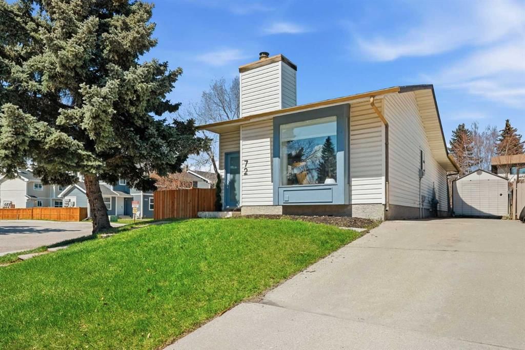 72 Woodview Court SW, Calgary — photo 2 of 37