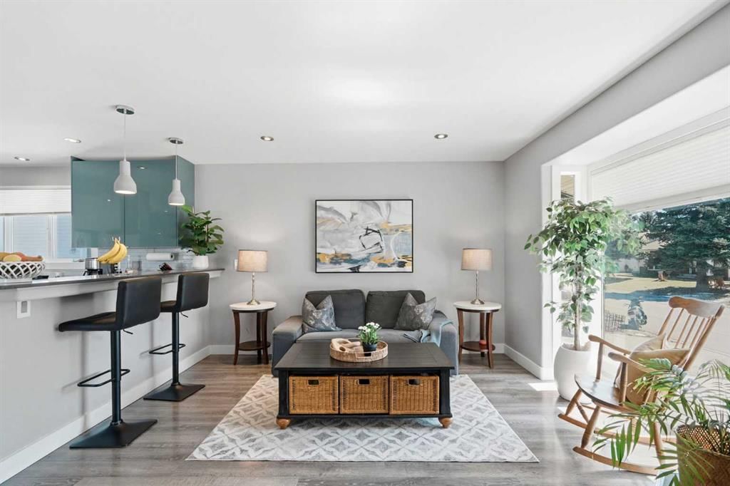 72 Woodview Court SW, Calgary — photo 4 of 37