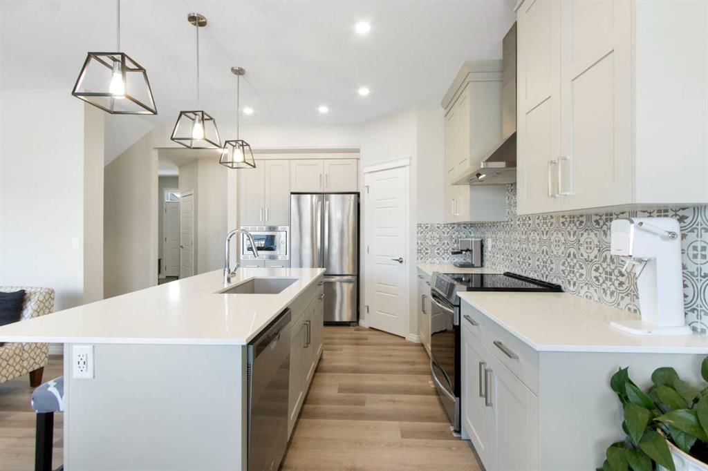 32 Wolf Creek Street SE, Calgary — photo 5 of 46
