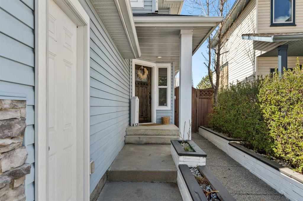 200 Douglas Ridge Circle SE, Calgary — photo 3 of 46