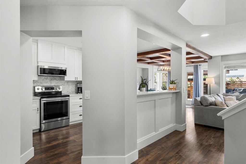 200 Douglas Ridge Circle SE, Calgary — photo 5 of 46