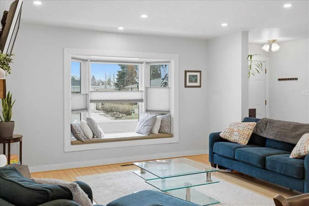 40 Grafton Crescent SW, Calgary — photo 2 of 47