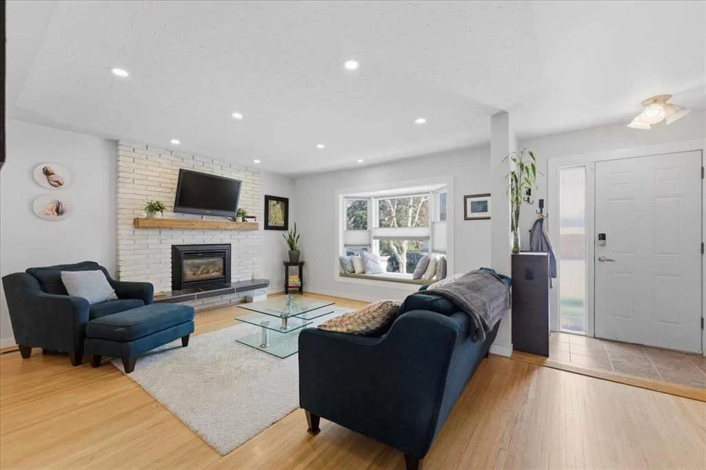 40 Grafton Crescent SW, Calgary — photo 4 of 47