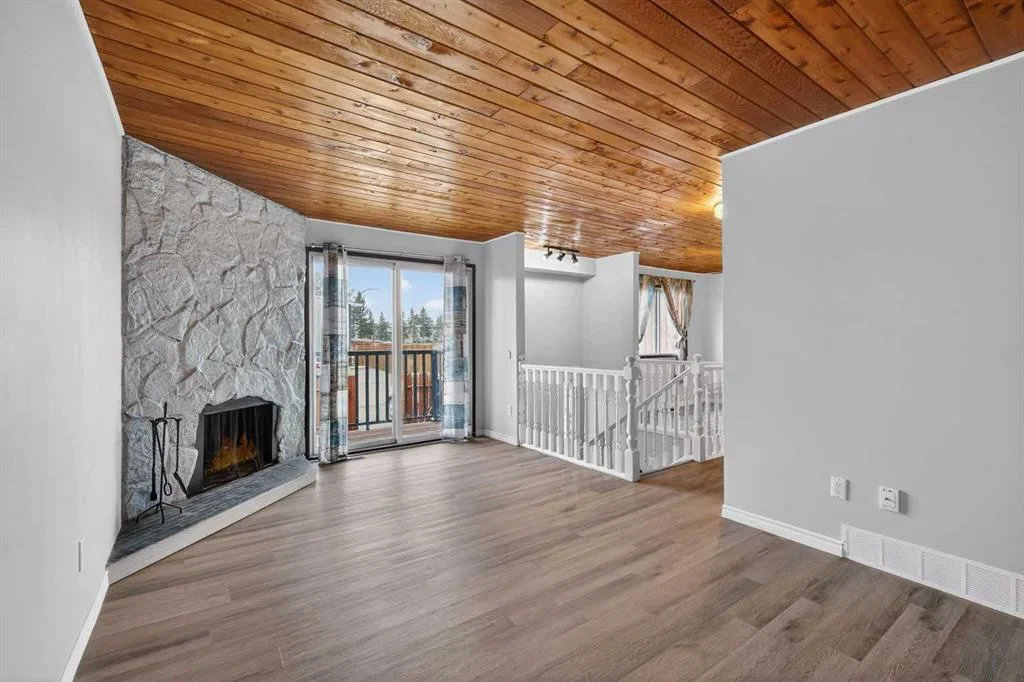 E, 1203 44 Street SE, Calgary — photo 3 of 23