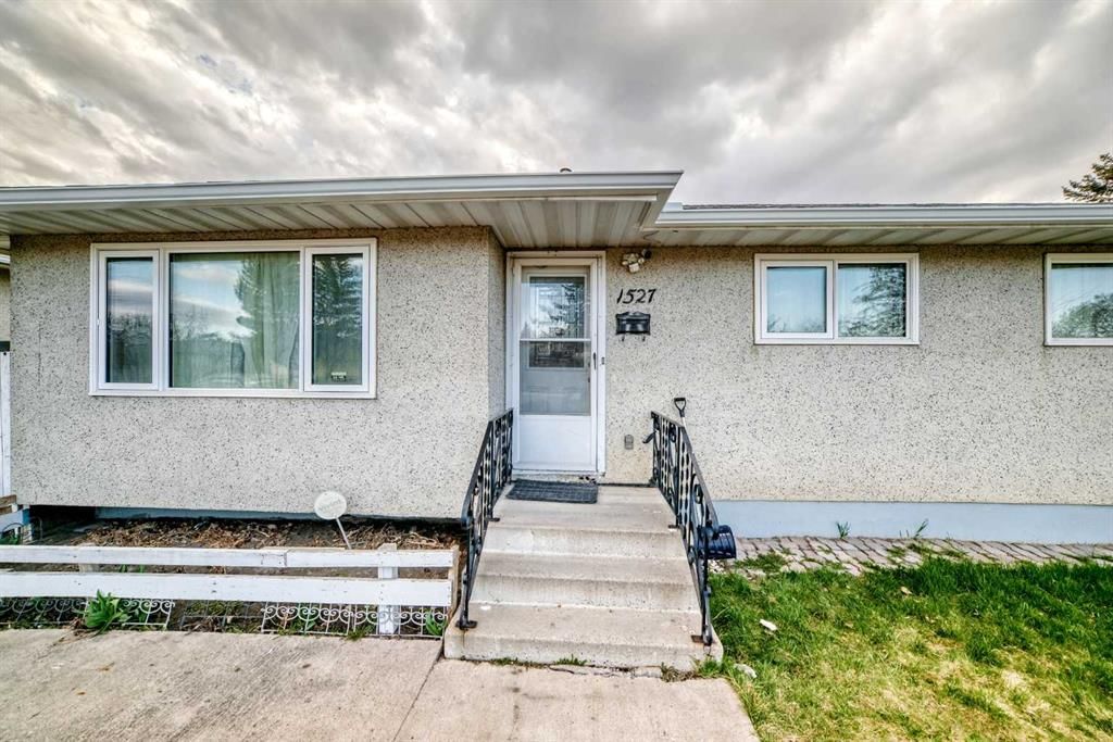 1527 49 Street SE, Calgary — photo 2 of 35