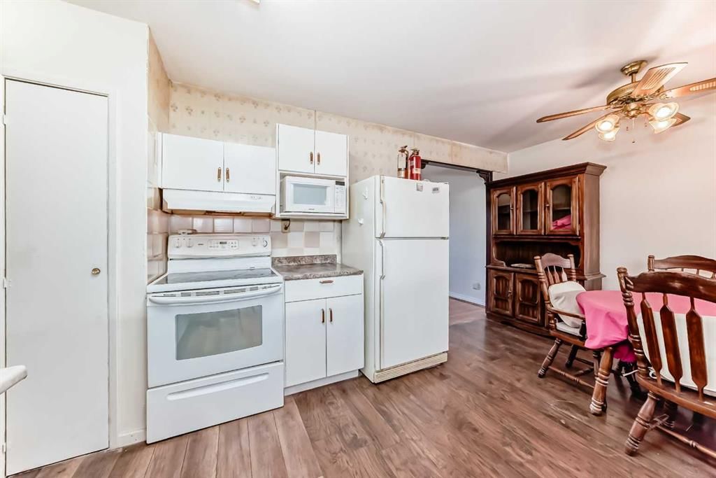 1527 49 Street SE, Calgary — photo 4 of 35