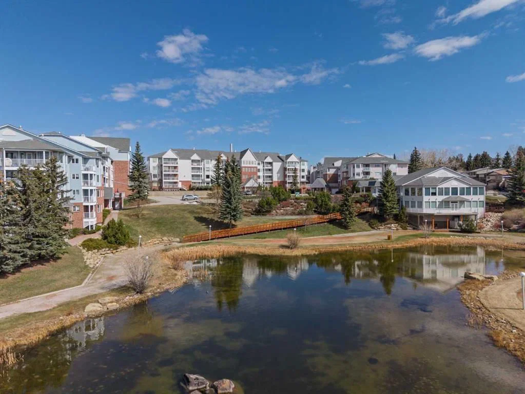 1311, Hawksbrow Point NW, Calgary — photo 4 of 29
