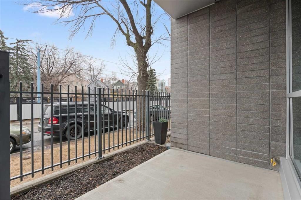 111, 235 9A Street NW, Calgary — photo 3 of 25