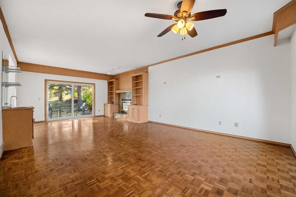 907 Shawnee Drive SW, Calgary — photo 3 of 48