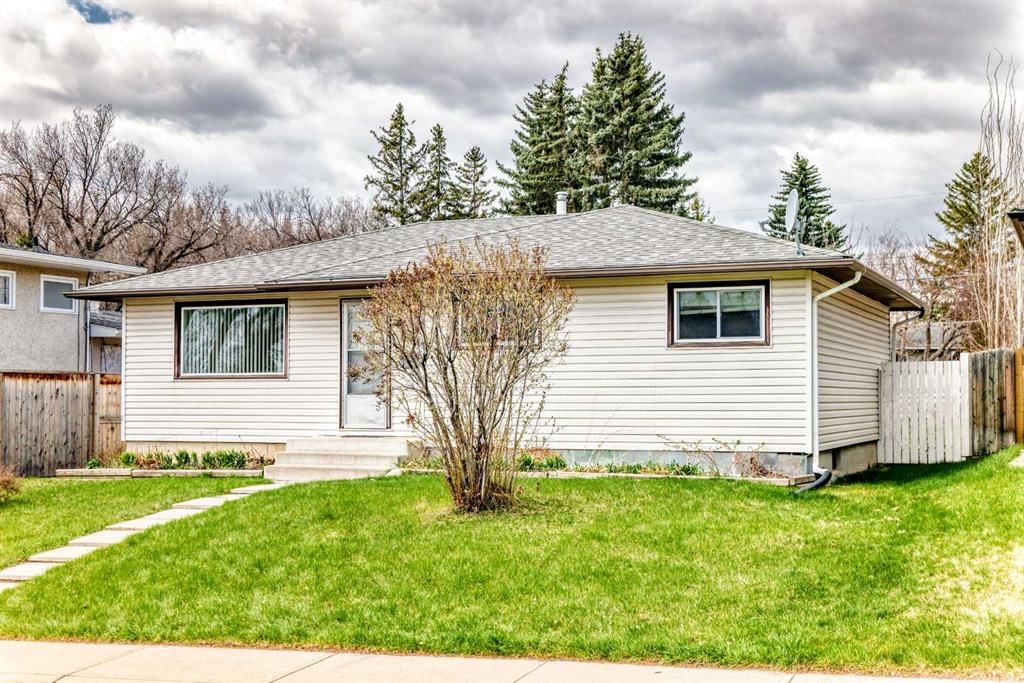 8623 Alanwood Street SE, Calgary — photo 3 of 35