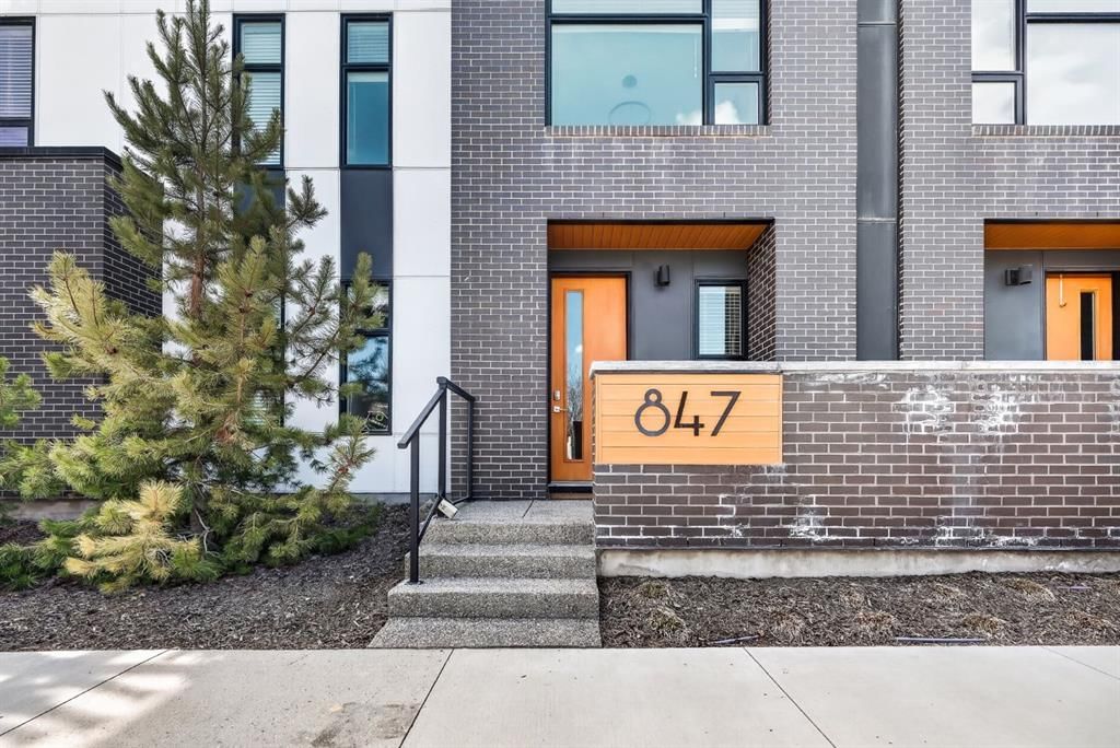 847 77 Street SW, Calgary — photo 2 of 44