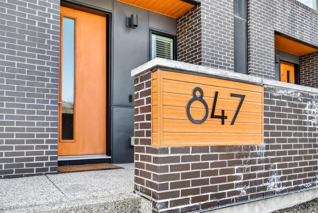 847 77 Street SW, Calgary — photo 3 of 44