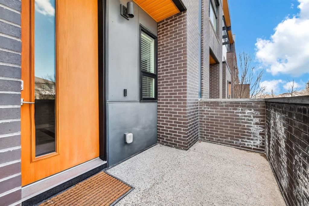 847 77 Street SW, Calgary — photo 4 of 44