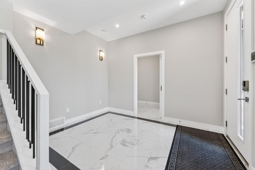 847 77 Street SW, Calgary — photo 5 of 44