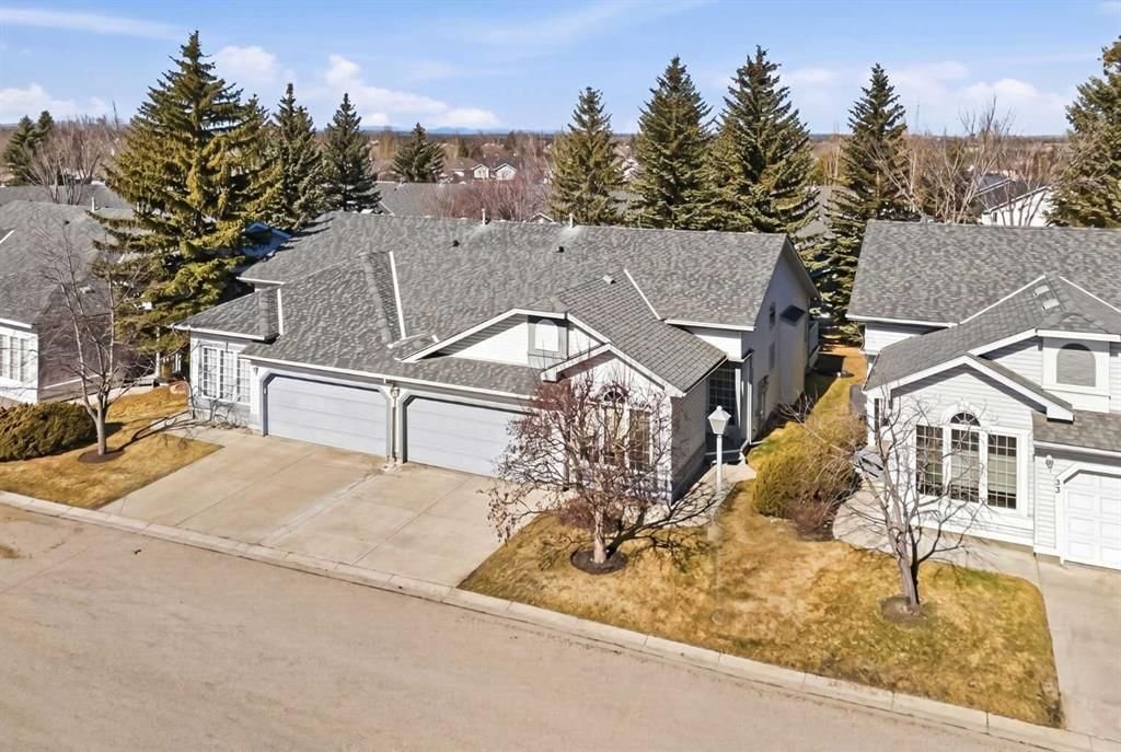 35 Douglasview Park SE, Calgary — main listing photo