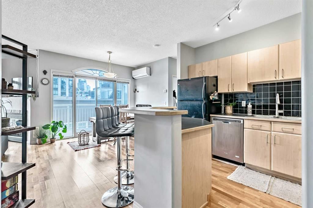 306, 1026 12 Avenue SW, Calgary — photo 2 of 24