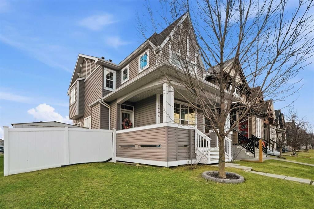 1795 New Brighton Drive SE, Calgary — photo 2 of 28
