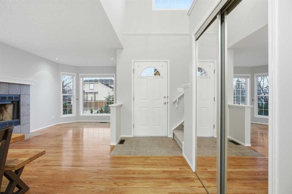 51 Sierra Nevada Way SW, Calgary — photo 4 of 49