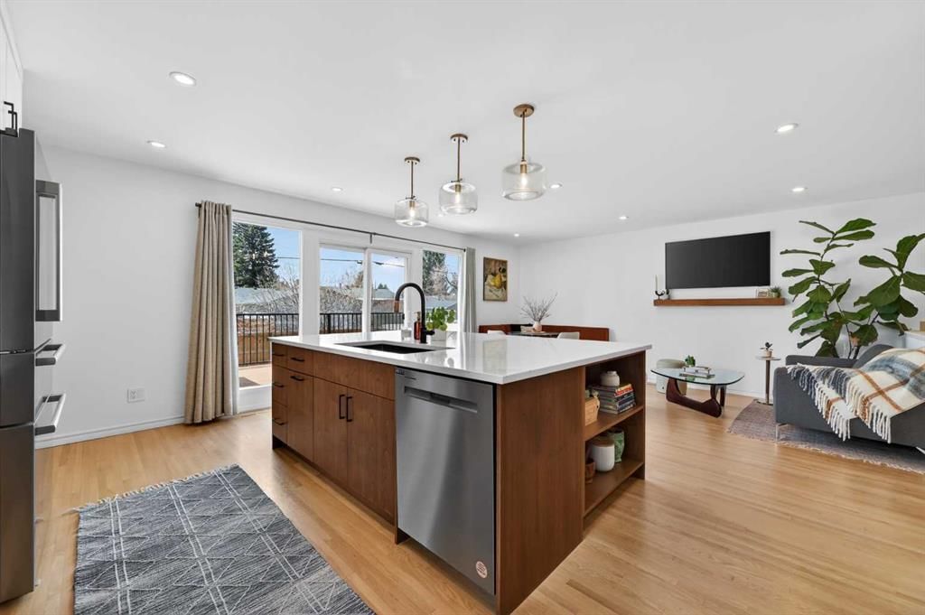 3516 Lakeside Crescent SW, Calgary — photo 5 of 50