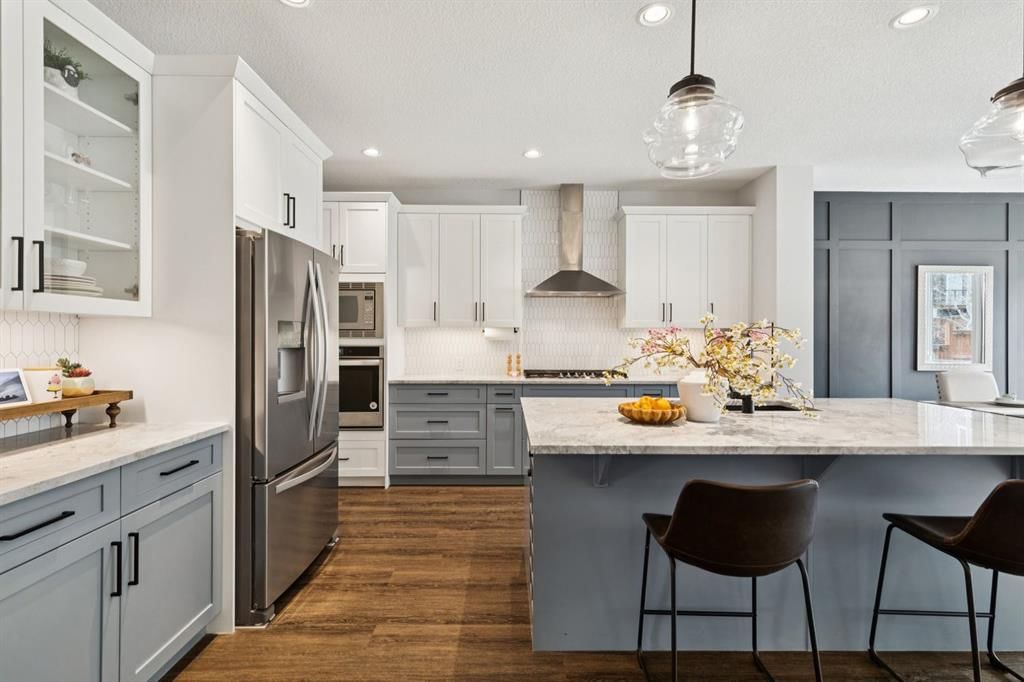36 Crestbrook Link SW, Calgary — photo 4 of 49