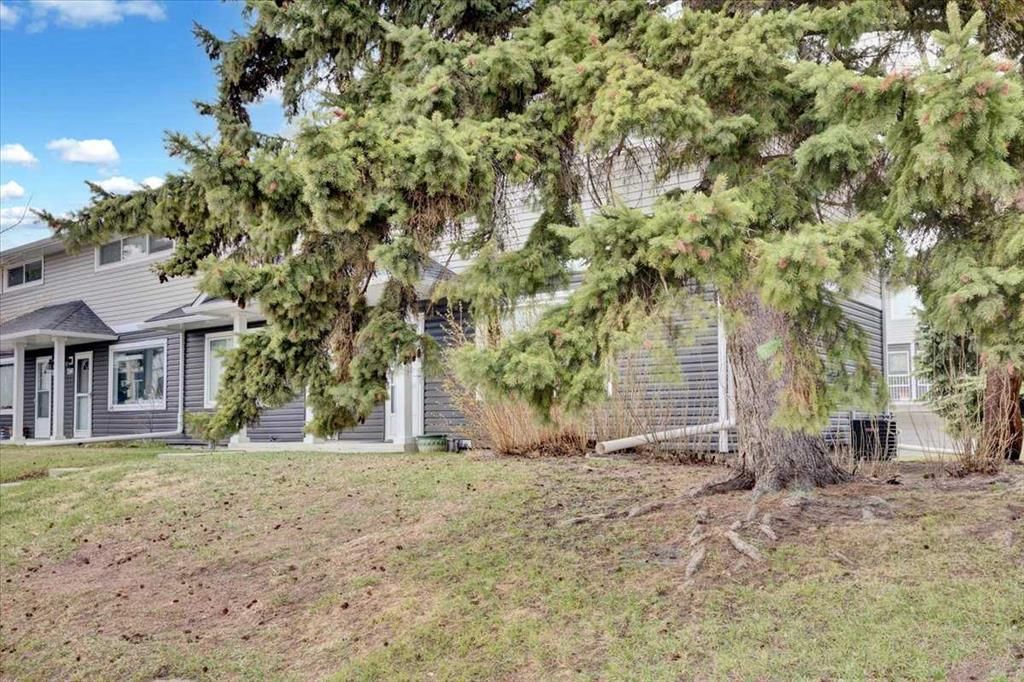 674 Regal Park NE, Calgary — photo 2 of 40