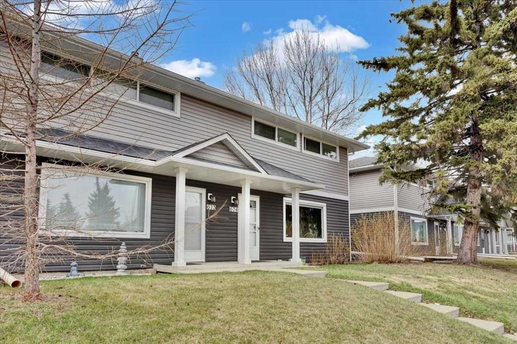 674 Regal Park NE, Calgary — photo 3 of 40