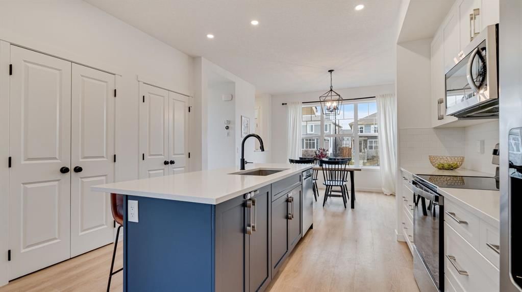 995 Mahogany Boulevard SE, Calgary — photo 3 of 47