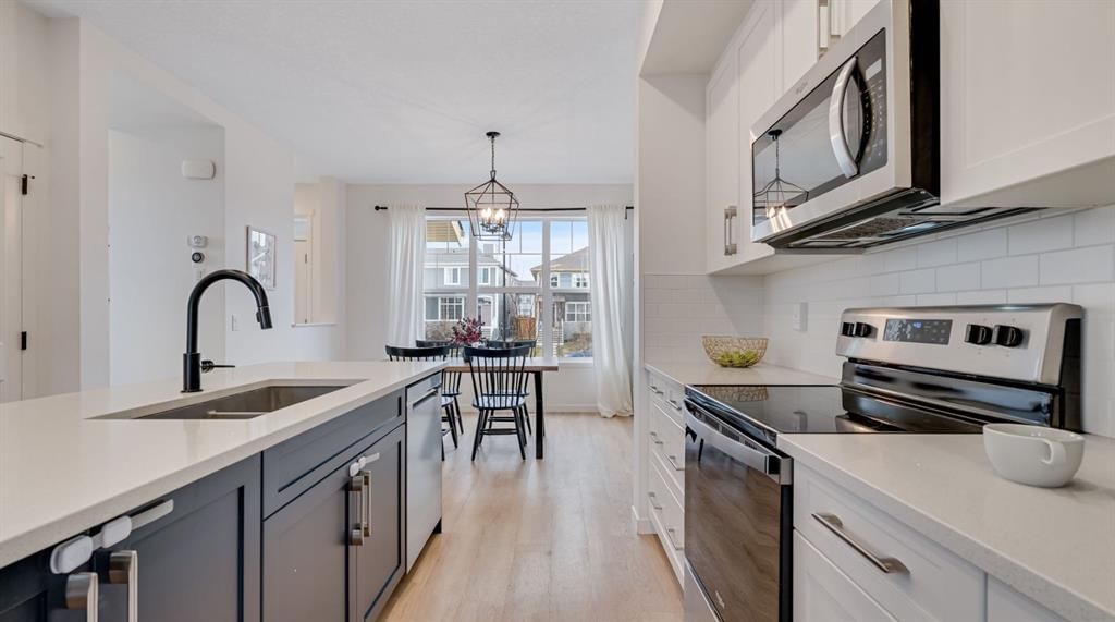 995 Mahogany Boulevard SE, Calgary — photo 4 of 47