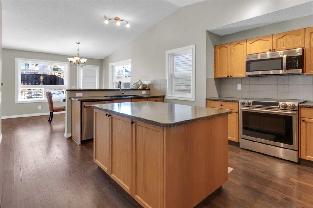 24 Evansbrooke Point NW, Calgary — photo 3 of 39