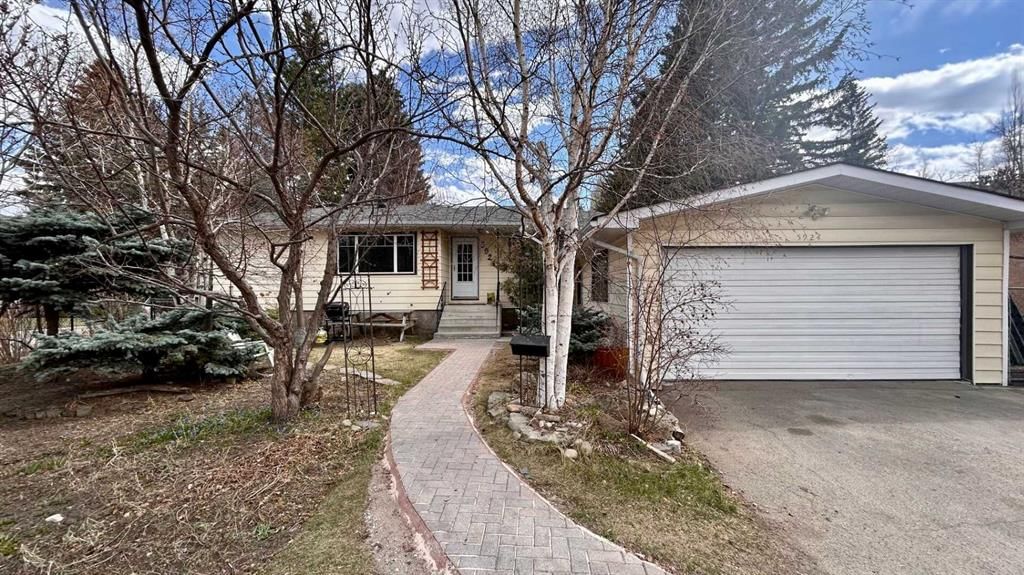 5924 Bow Crescent NW, Calgary — main listing photo