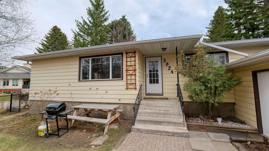 5924 Bow Crescent NW, Calgary — photo 2 of 50