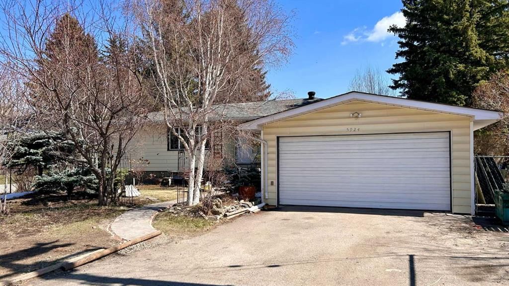 5924 Bow Crescent NW, Calgary — photo 3 of 50