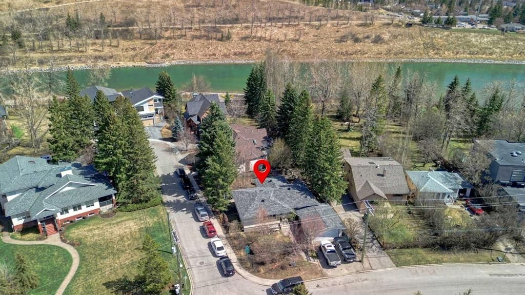 5924 Bow Crescent NW, Calgary — photo 4 of 50