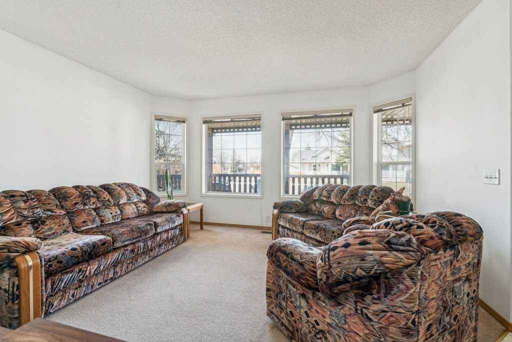 52 Martinglen Mews NE, Calgary — photo 5 of 30