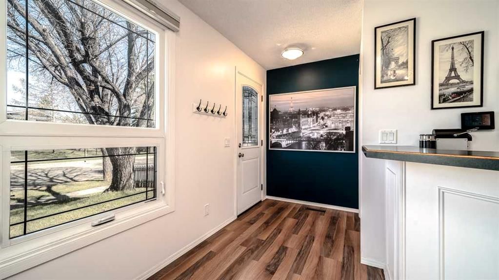 888 Mckenzie Drive SE, Calgary — photo 2 of 33