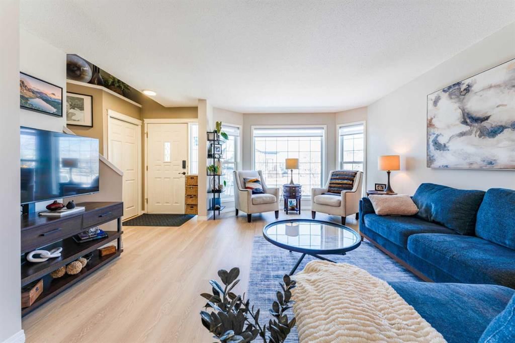 217 Martin Crossing Way NE, Calgary — photo 4 of 42