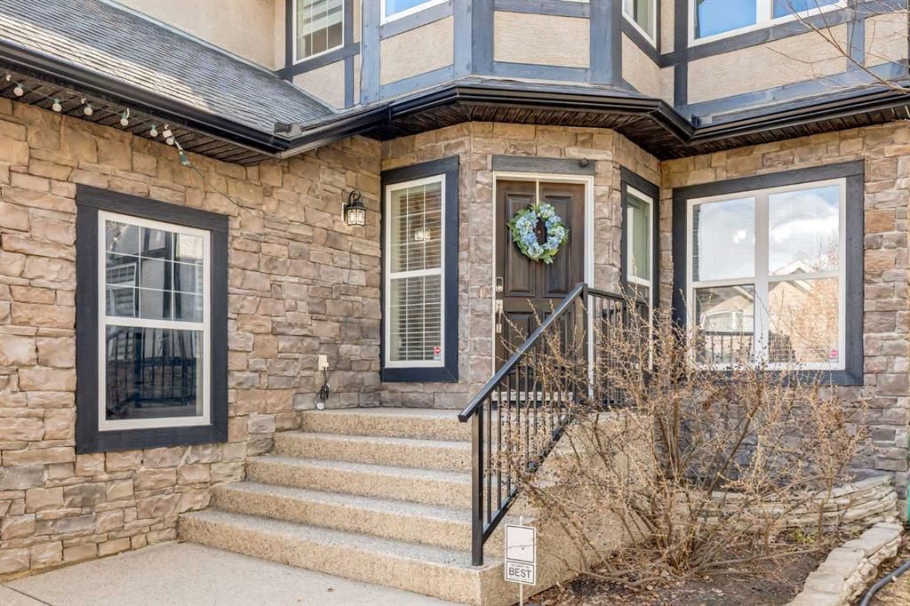72 Wentworth Crescent SW, Calgary — photo 2 of 50
