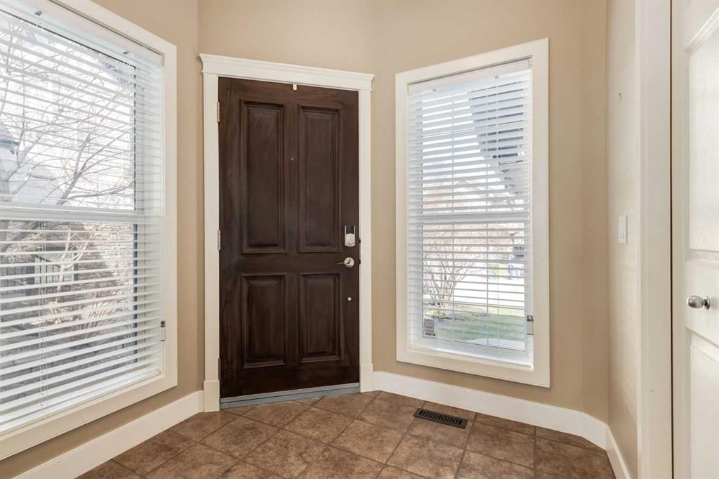 72 Wentworth Crescent SW, Calgary — photo 3 of 50
