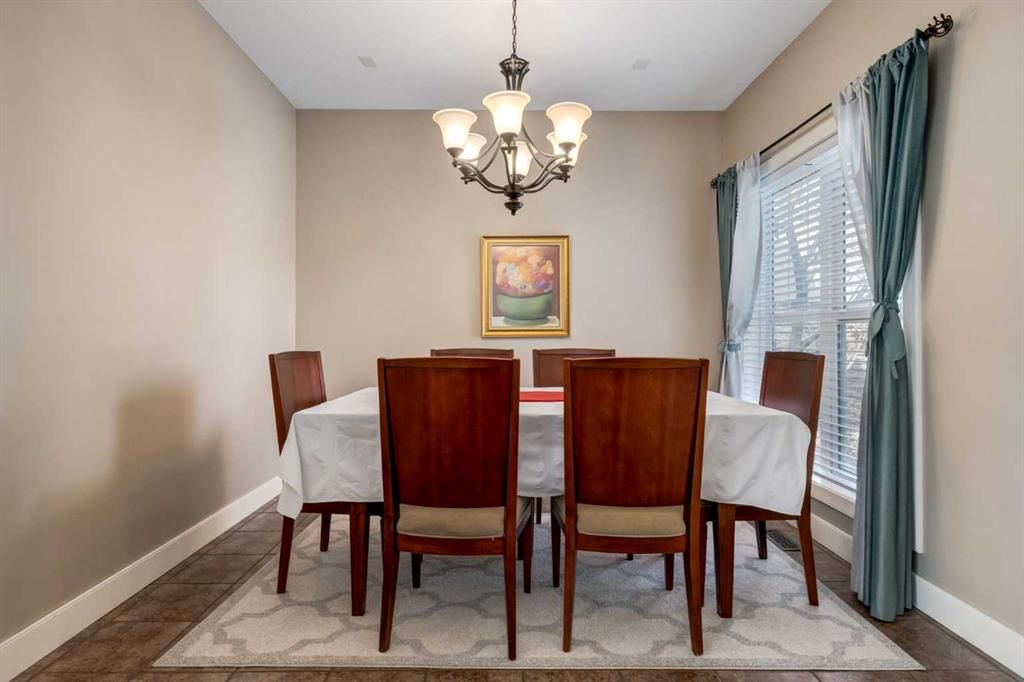72 Wentworth Crescent SW, Calgary — photo 4 of 50