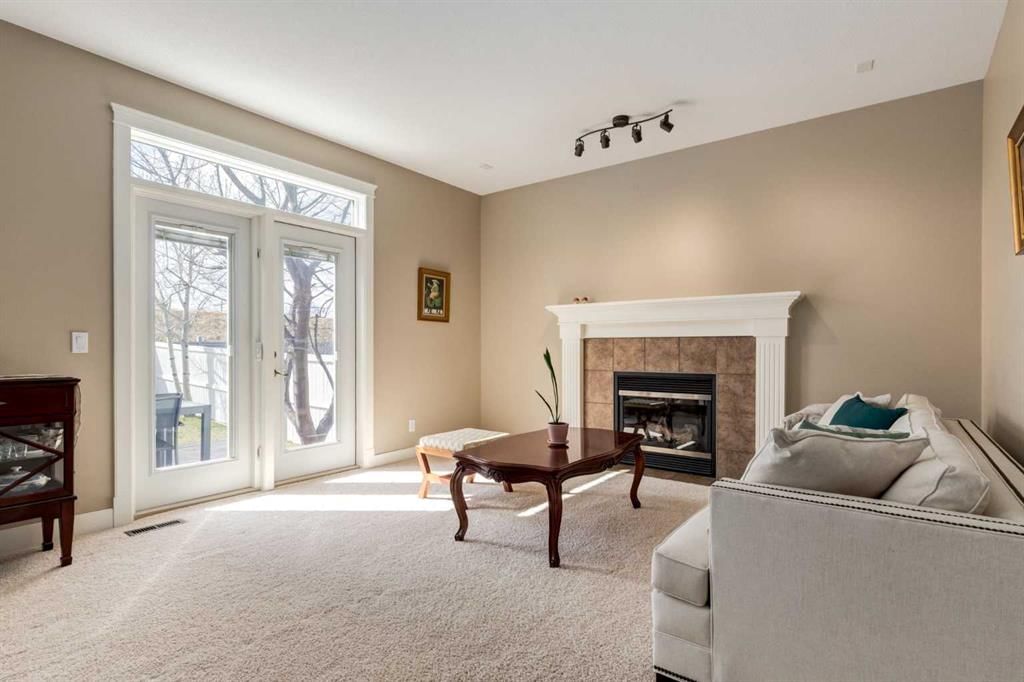 72 Wentworth Crescent SW, Calgary — photo 5 of 50