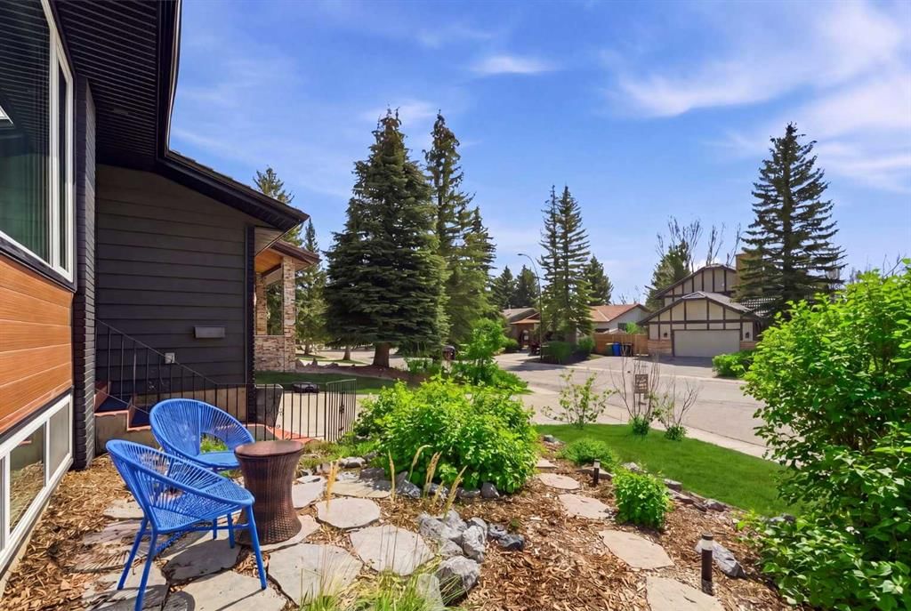 832 Edgemont Road NW, Calgary — photo 3 of 50