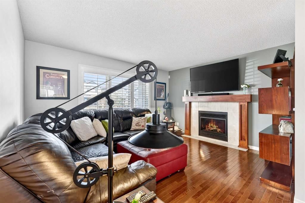 27 Copperpond Heights SE, Calgary — photo 4 of 36