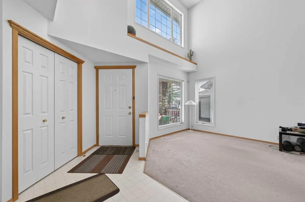 718 Coral Springs Boulevard NE, Calgary — photo 4 of 40