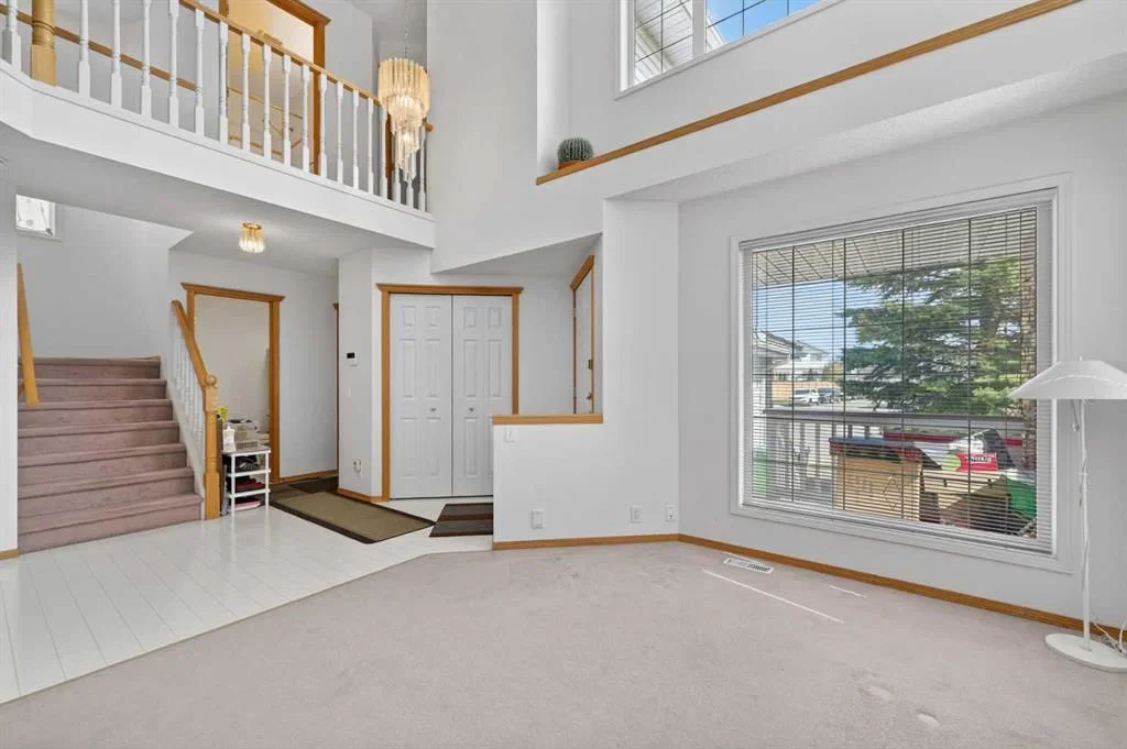 718 Coral Springs Boulevard NE, Calgary — photo 5 of 40