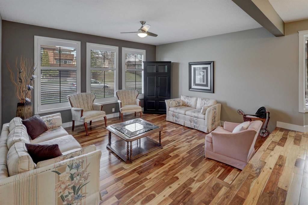 1304 Norfolk Drive NW, Calgary — photo 4 of 46