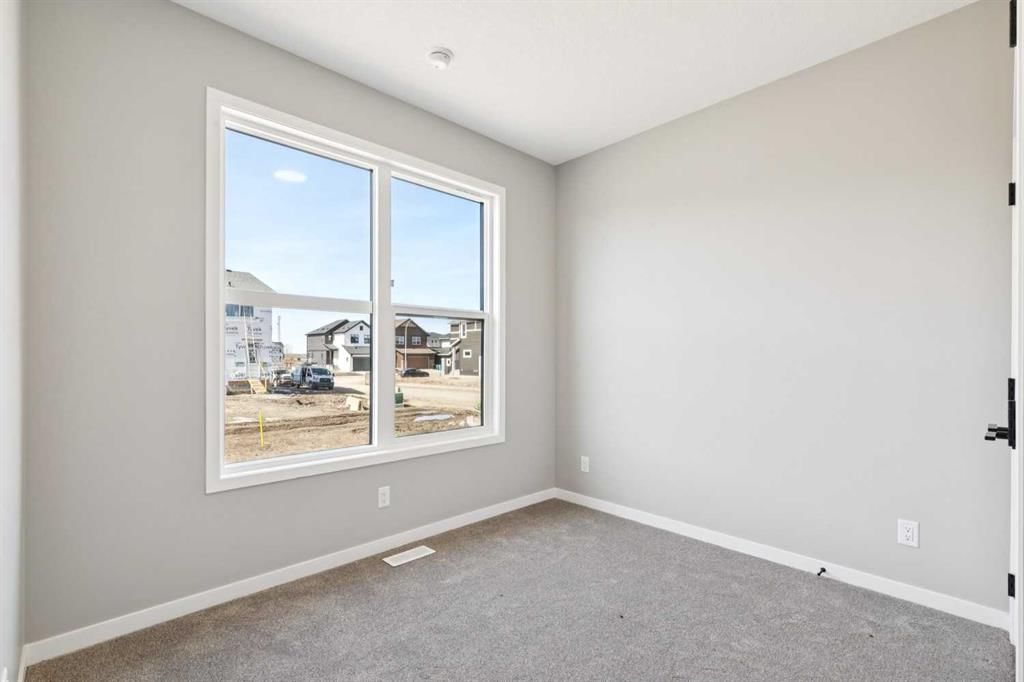 537 Hotchkiss Drive SE, Calgary — photo 4 of 19